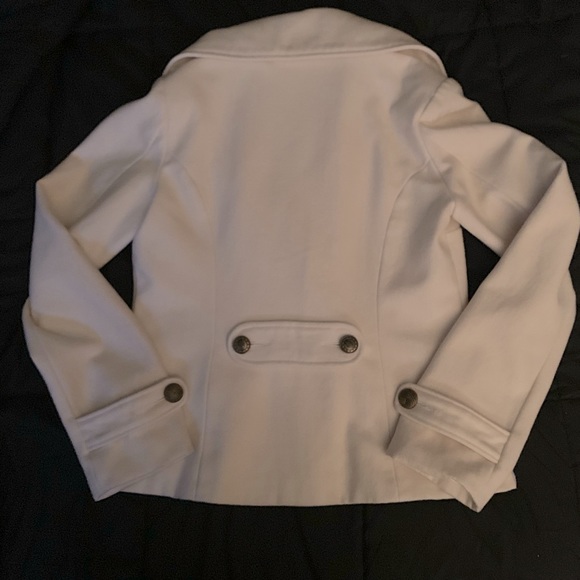 Beautiful coat. - Picture 2 of 2